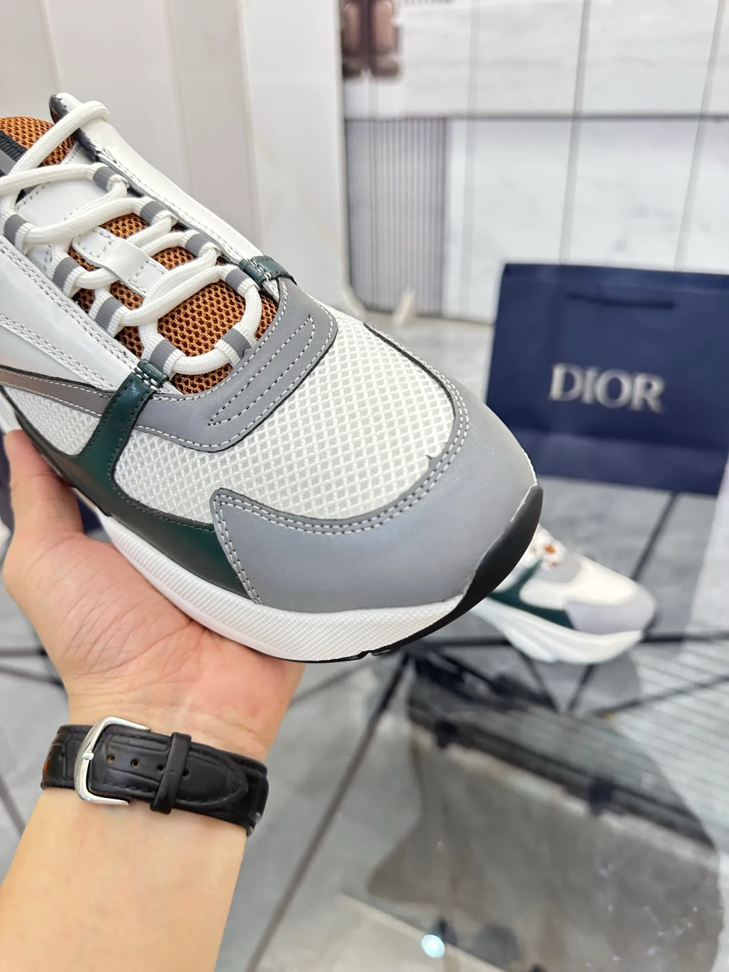 Men's shoes: 💰P460¥ Ready in Guangzhou, fully packaged Product trademark: Dior* "Dior*" low-top casual shoes Regular size: 38-46 (can be customized to 47) B22 Product materials: imported cowhide leather upper spliced ​​with original fabric, breathable lining, original outsole. Number: 920